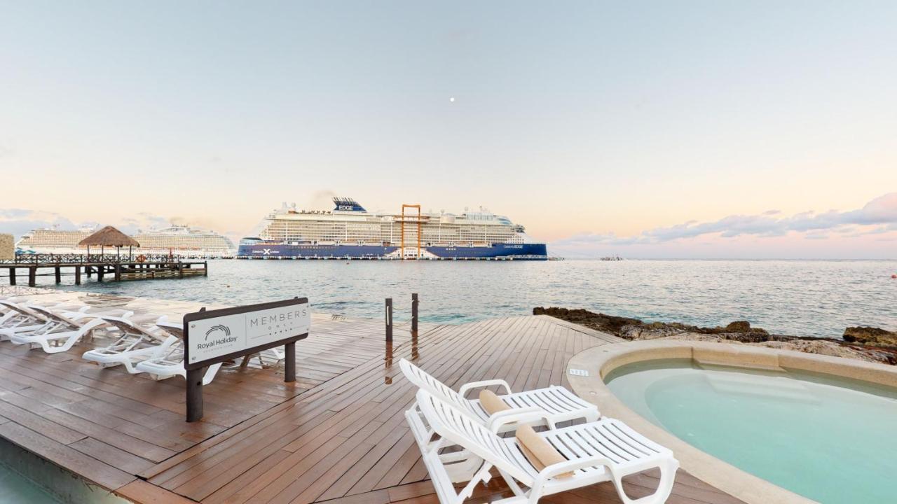 Grand Park Royal Cozumel Hotel Ngoại thất bức ảnh Cruise ship at the port of Cozumel