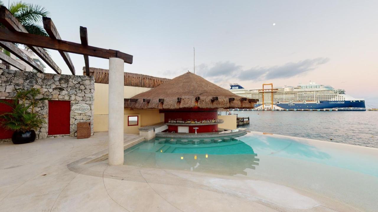 Grand Park Royal Cozumel Hotel Ngoại thất bức ảnh The swim-up bar at the Grand Palladium Resort & Spa, Cancun