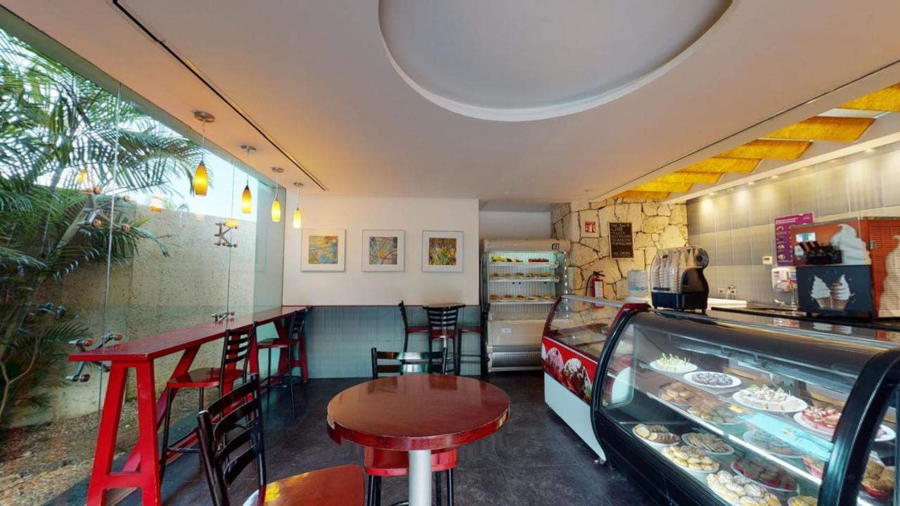 Grand Park Royal Cozumel Hotel Ngoại thất bức ảnh A pastry shop in Mexico City
